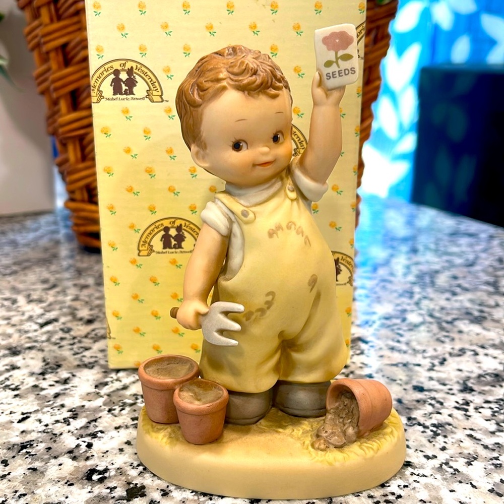 Memories of yesterday figurine